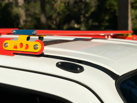 Antenna hole cover installed on a Suzuki Jimny 3 with detail of Roof Rack