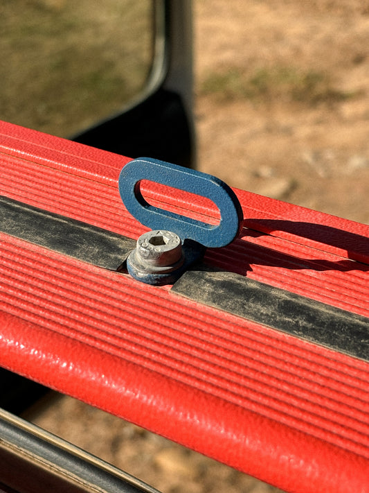 Lashing Point in Blue mounted on a Jimny 3 Roof Rack